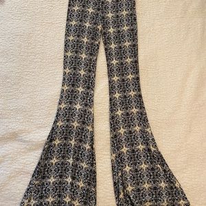 Volcom patterned flare pants. Size S.